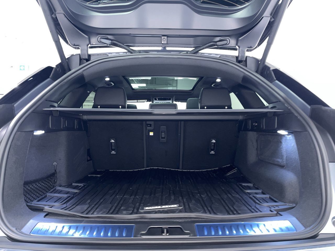 2026  Range Rover Velar