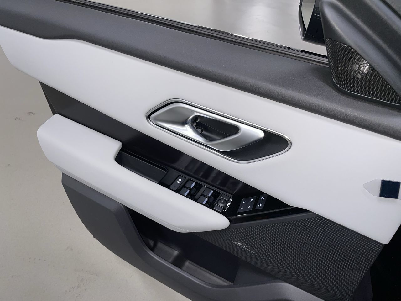 2026  Range Rover Velar