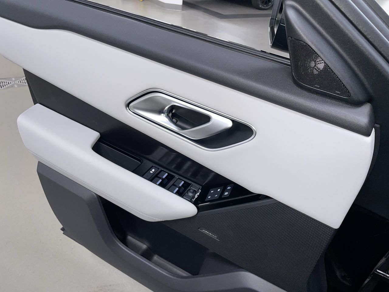 2026  Range Rover Velar