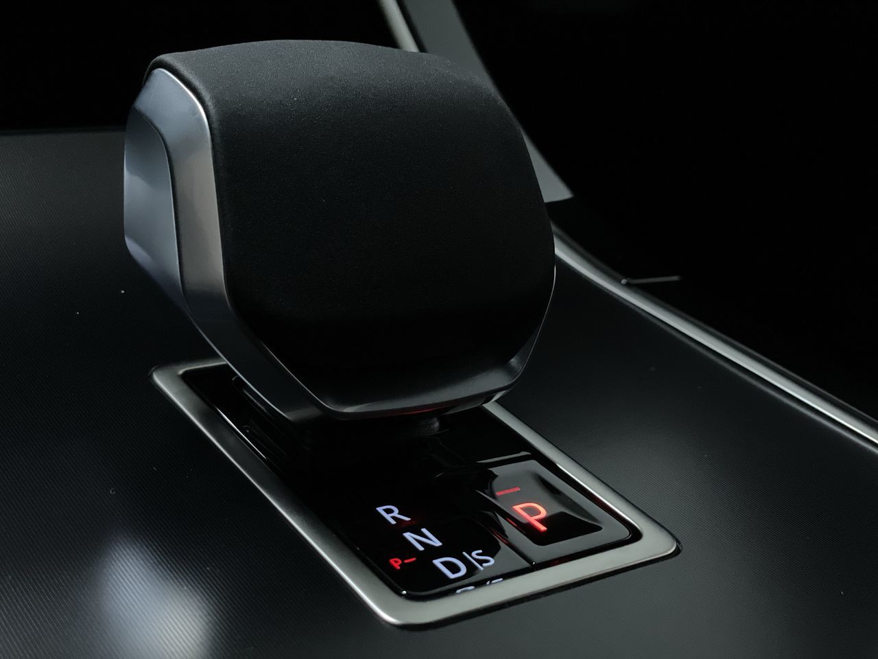2026  Range Rover Velar
