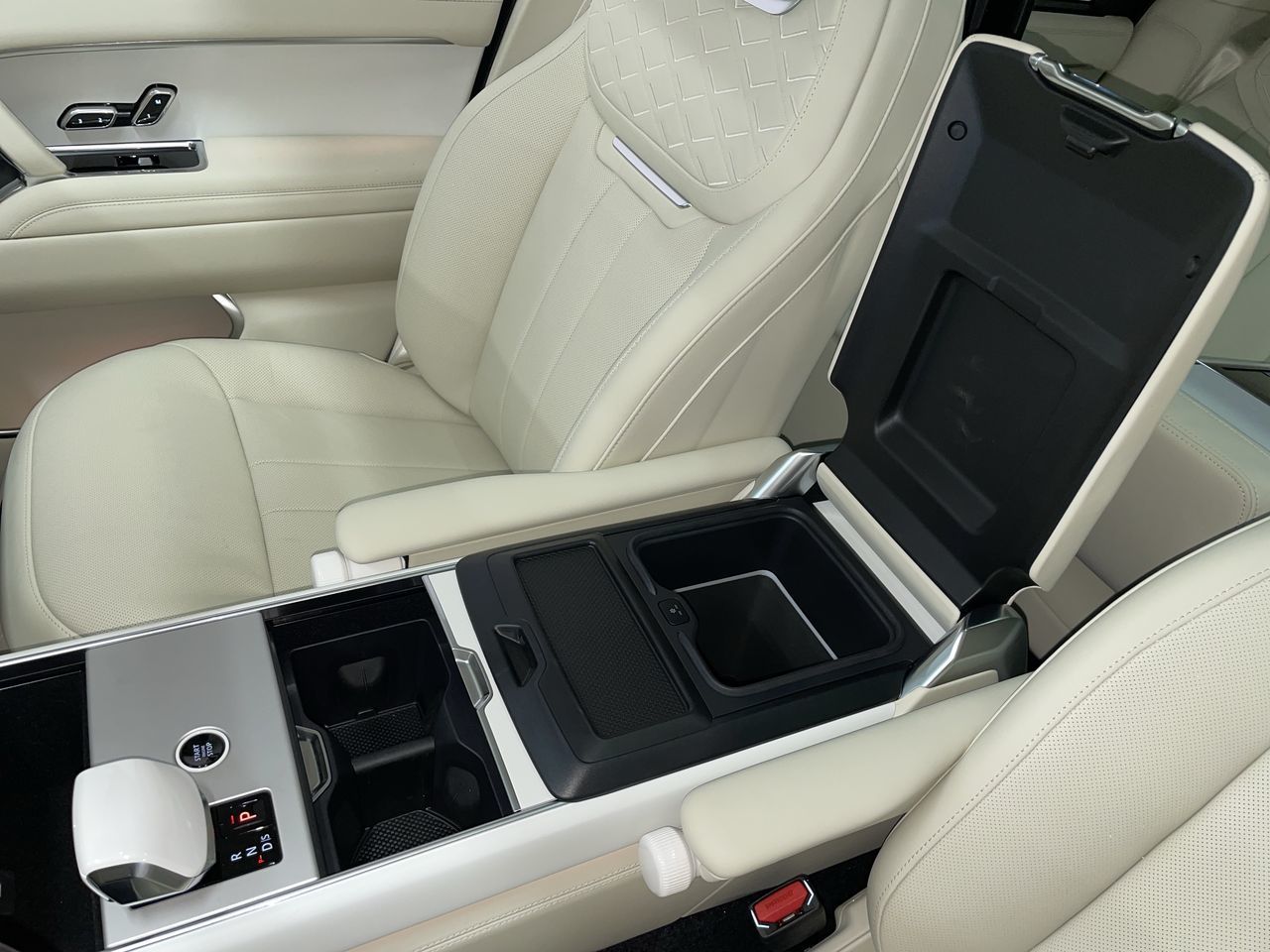 2024 Land Rover Range Rover in Vancouver, British Columbia