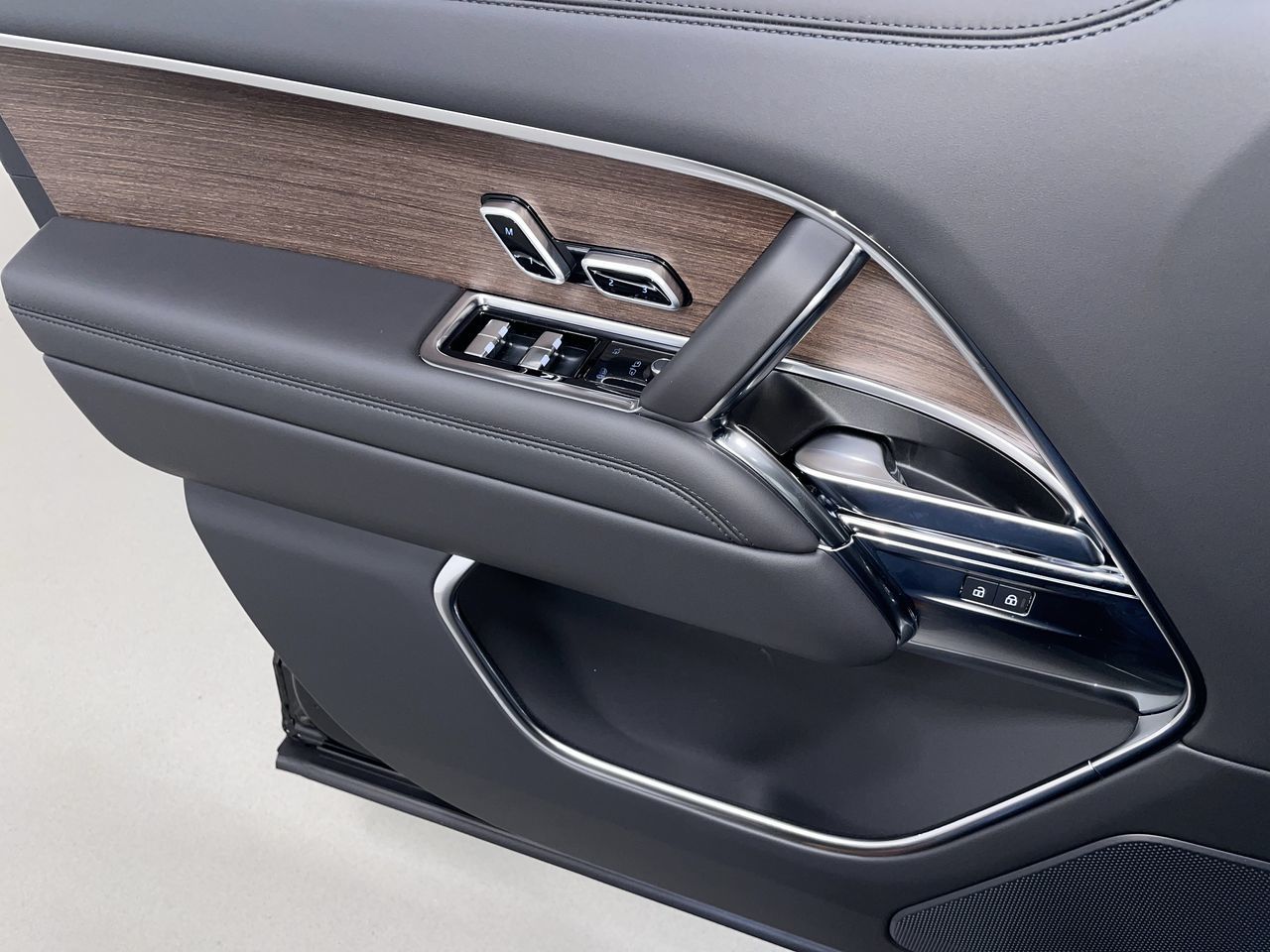 2025  Range Rover Mild Hybrid