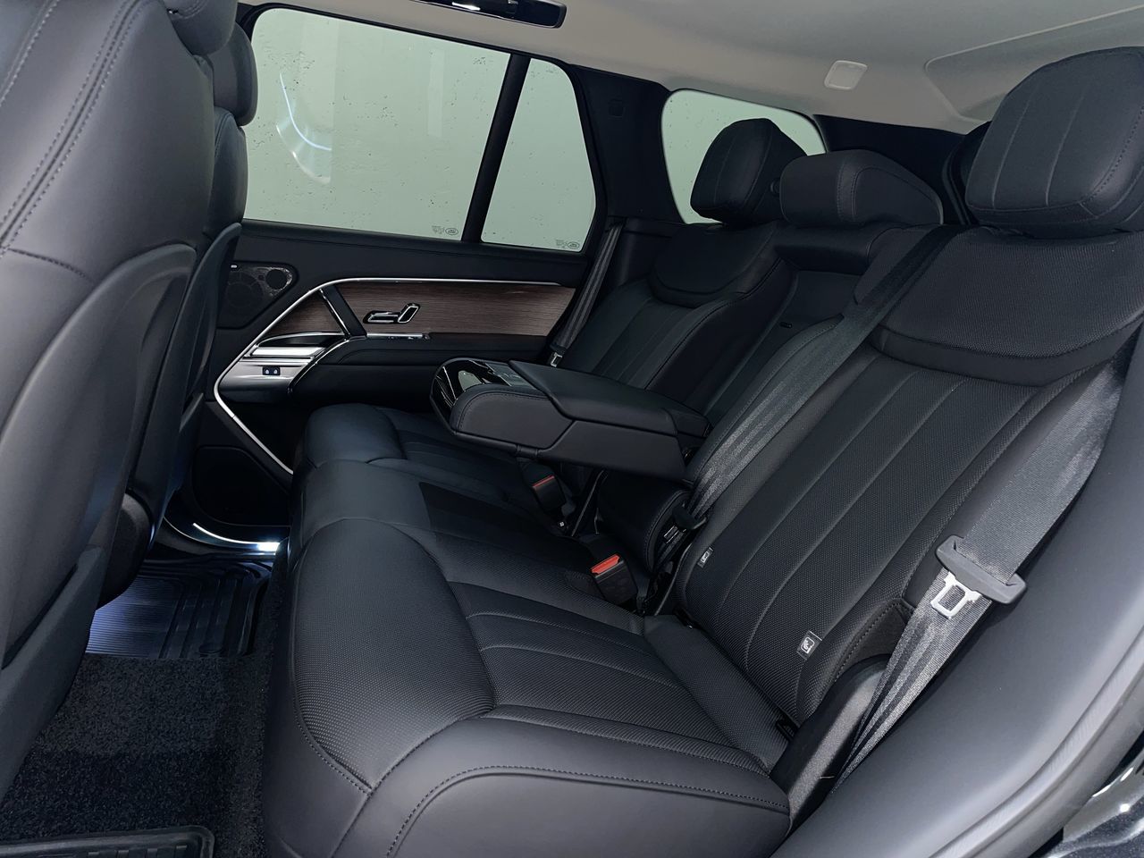 2025  Range Rover Mild Hybrid