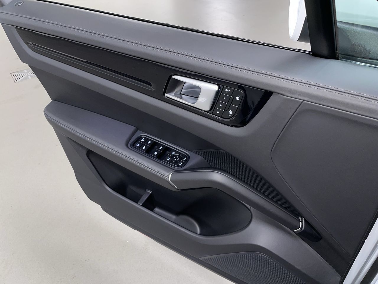 2023 Porsche Cayenne e-Hybrid