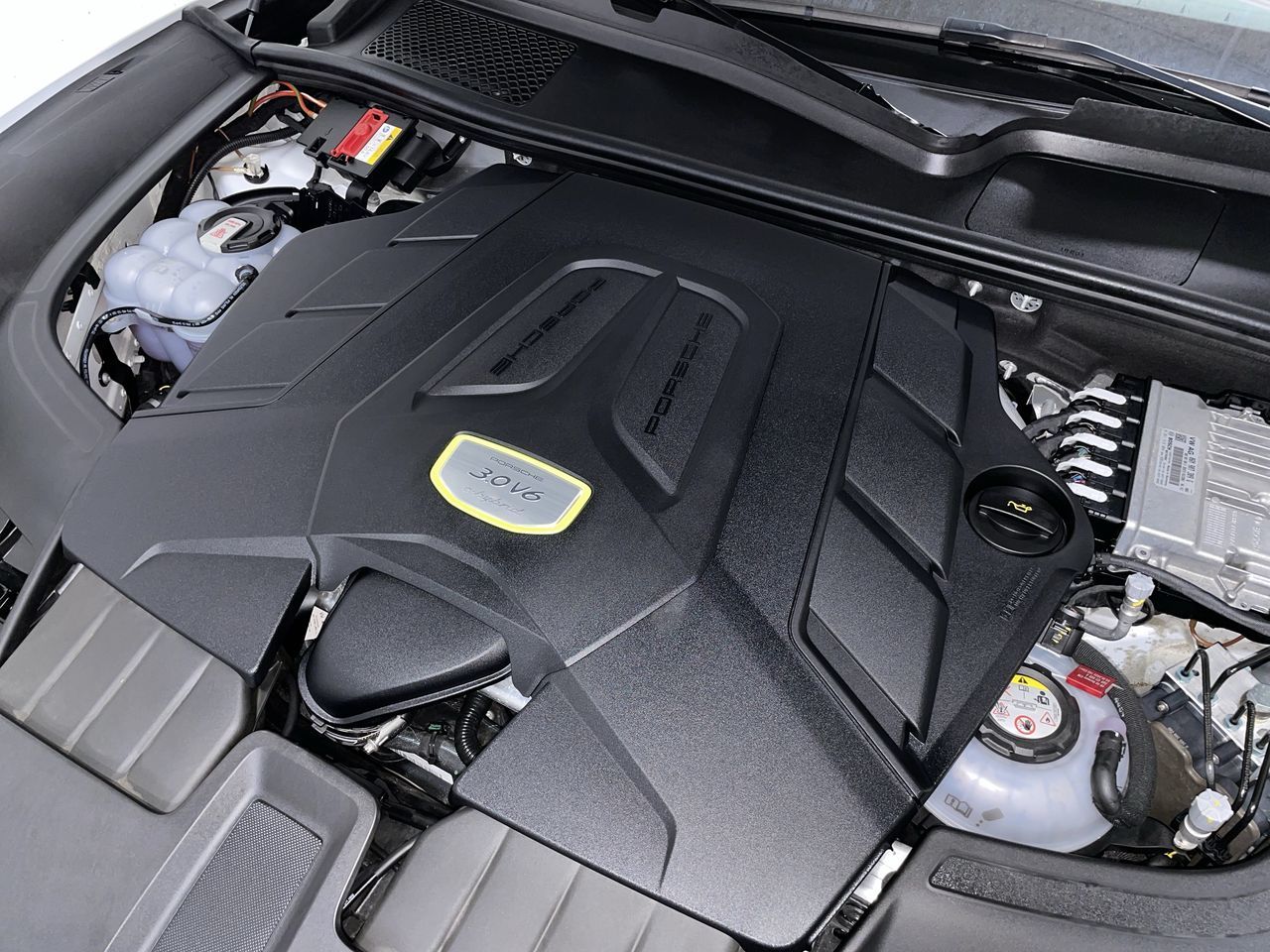 2023 Porsche Cayenne e-Hybrid