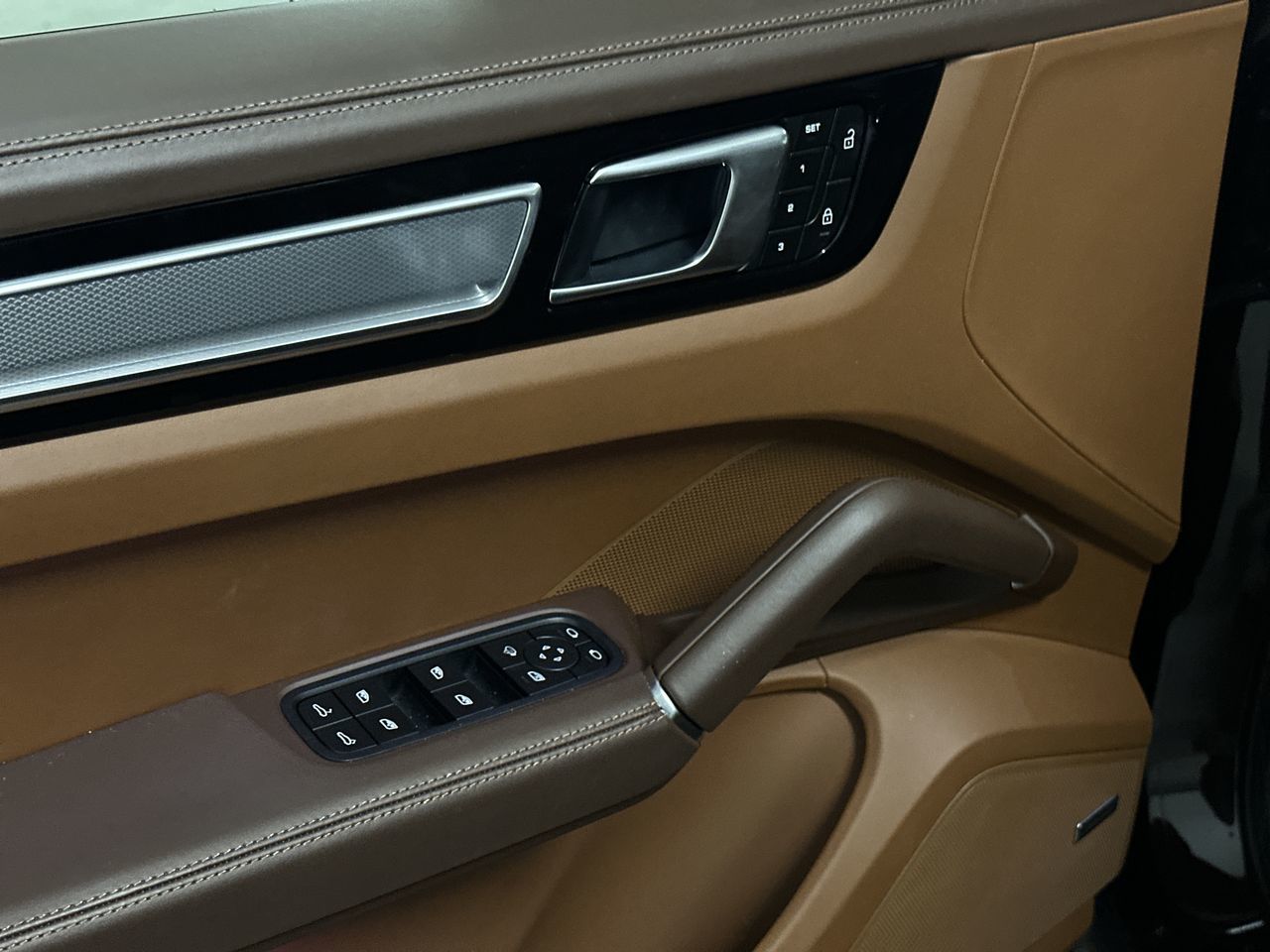 2023  Cayenne