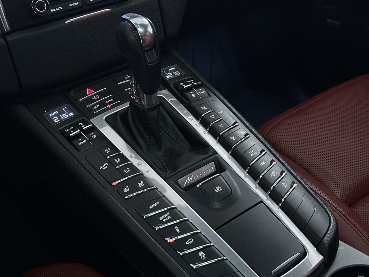 2018  Macan