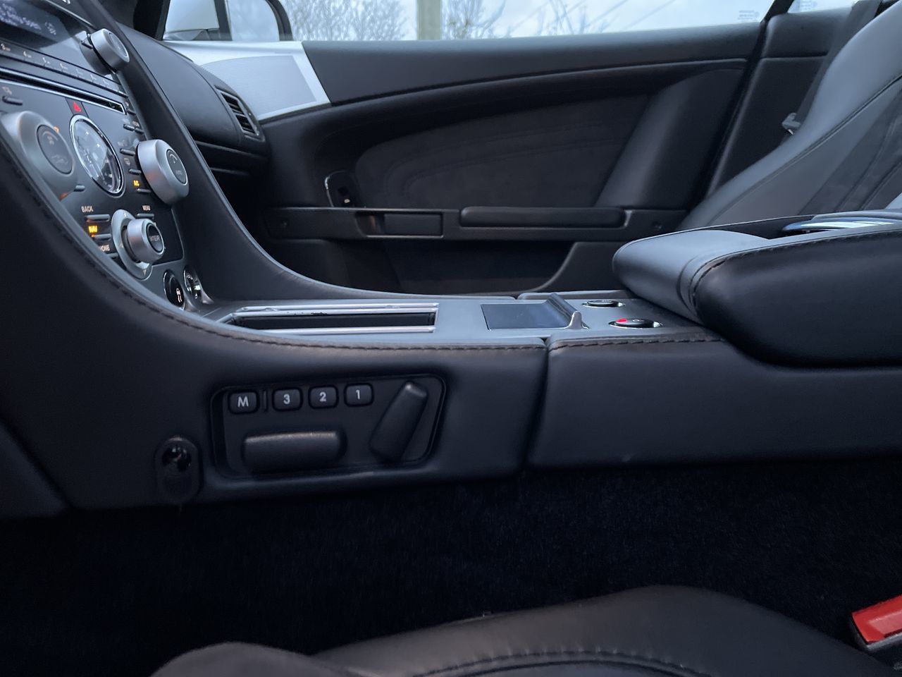 Aston Martin DBS  2010 à Langley, Colombie-Britannique