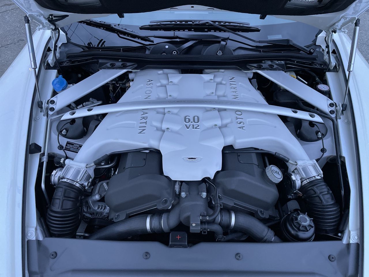 Aston Martin DBS  2010 à Langley, Colombie-Britannique