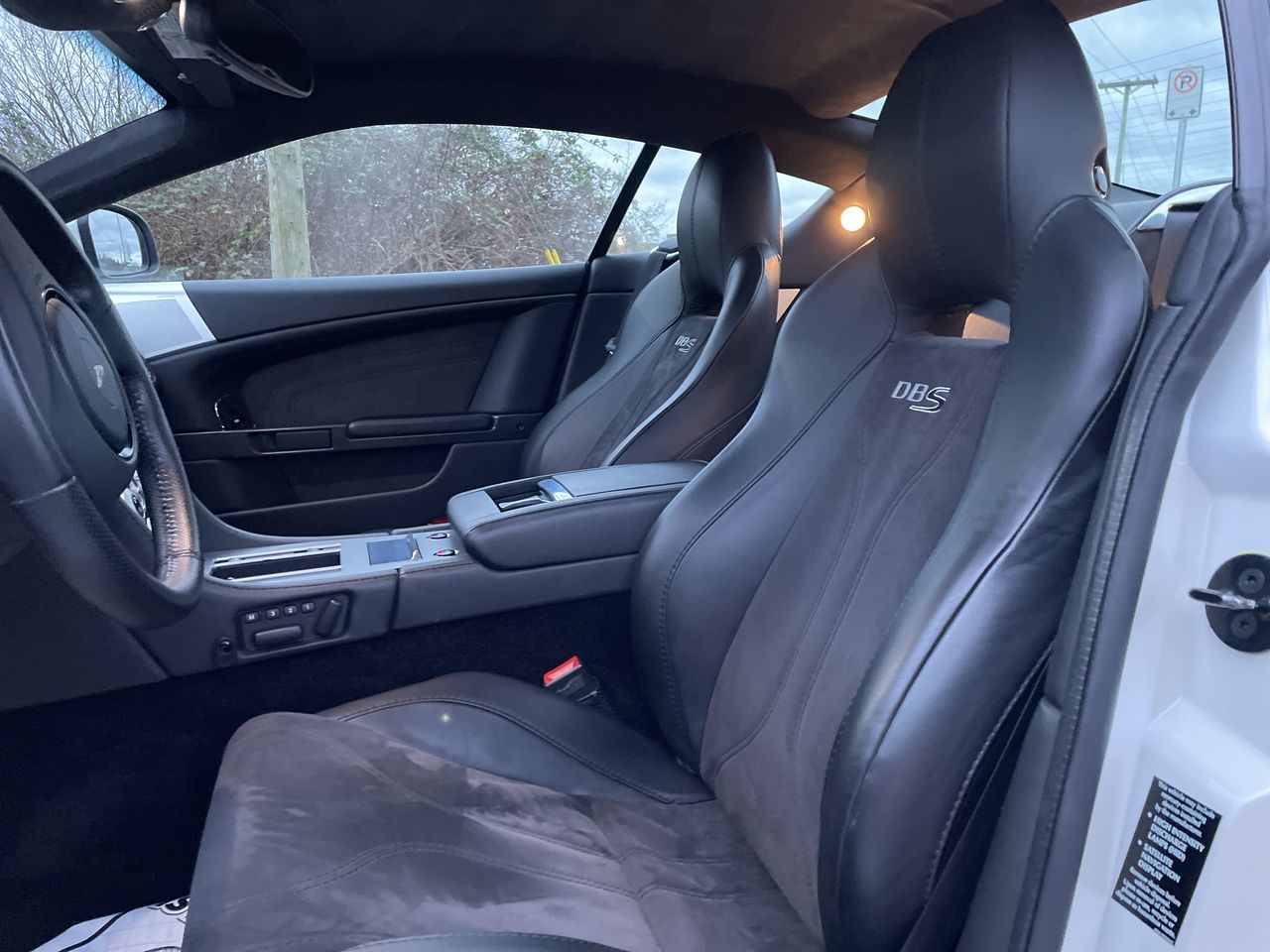 Aston Martin DBS  2010 à Langley, Colombie-Britannique