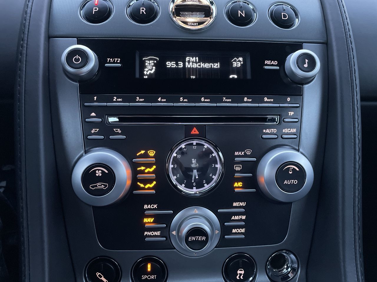 Aston Martin DBS  2010 à Langley, Colombie-Britannique