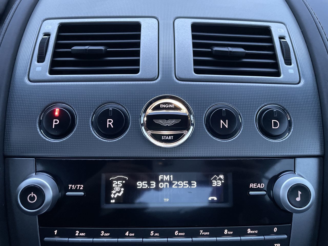 Aston Martin DBS  2010 à Langley, Colombie-Britannique