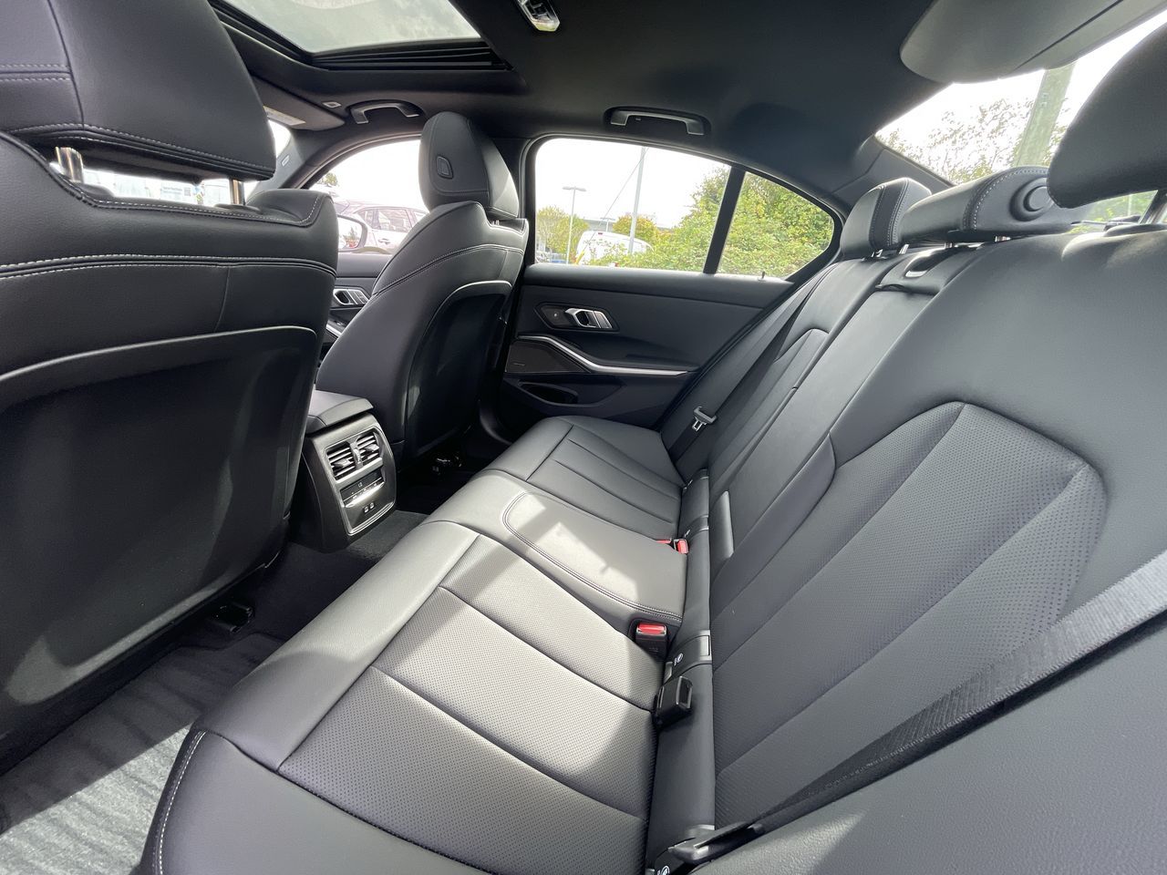 2026 BMW 330i