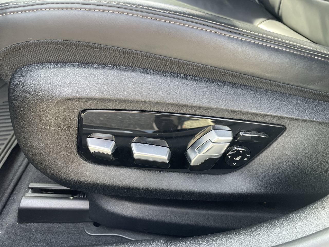 2023 BMW 530i