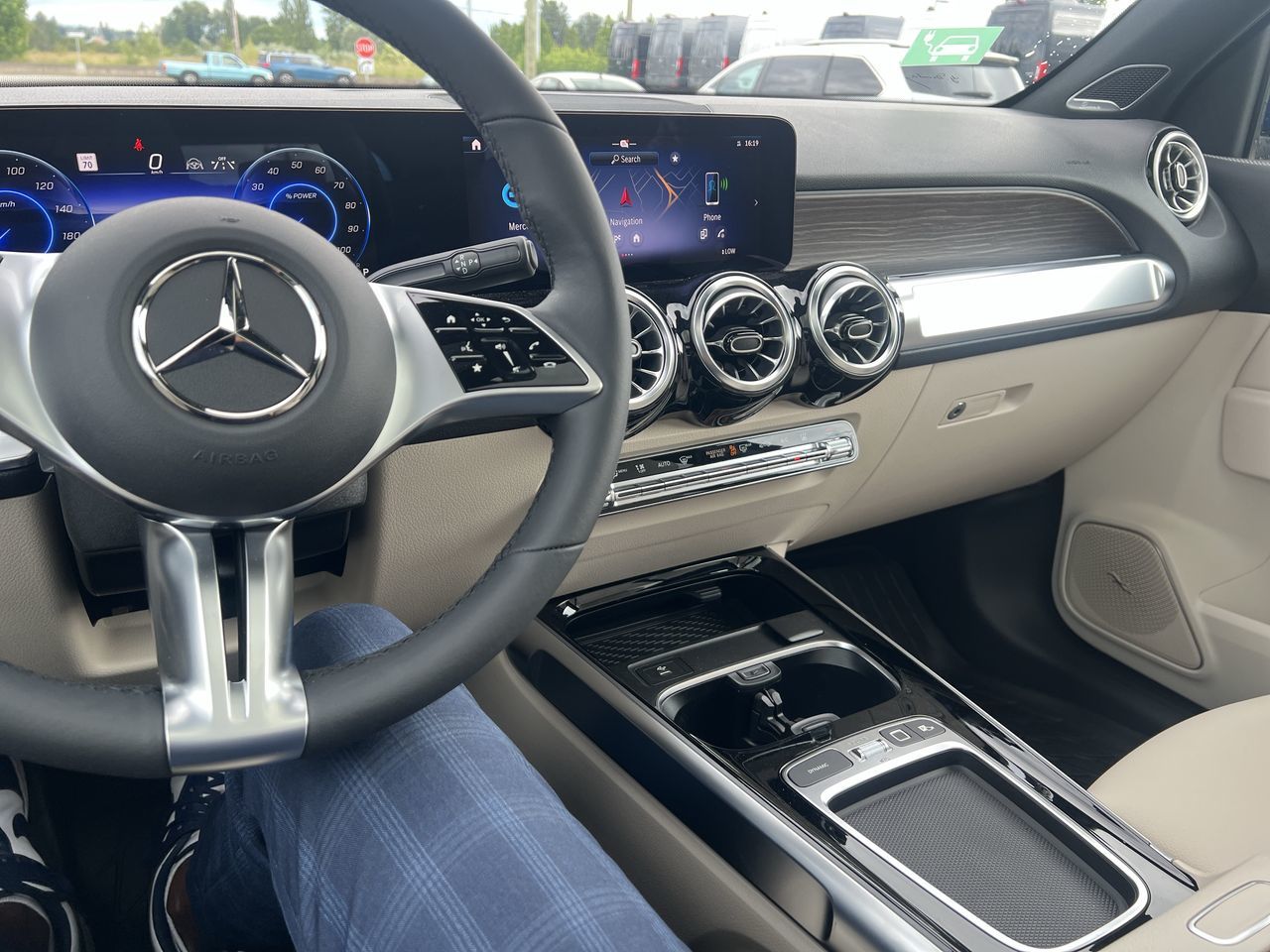 2025 Mercedes-Benz EQB300