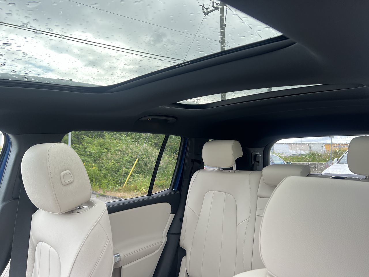 2025 Mercedes-Benz EQB300