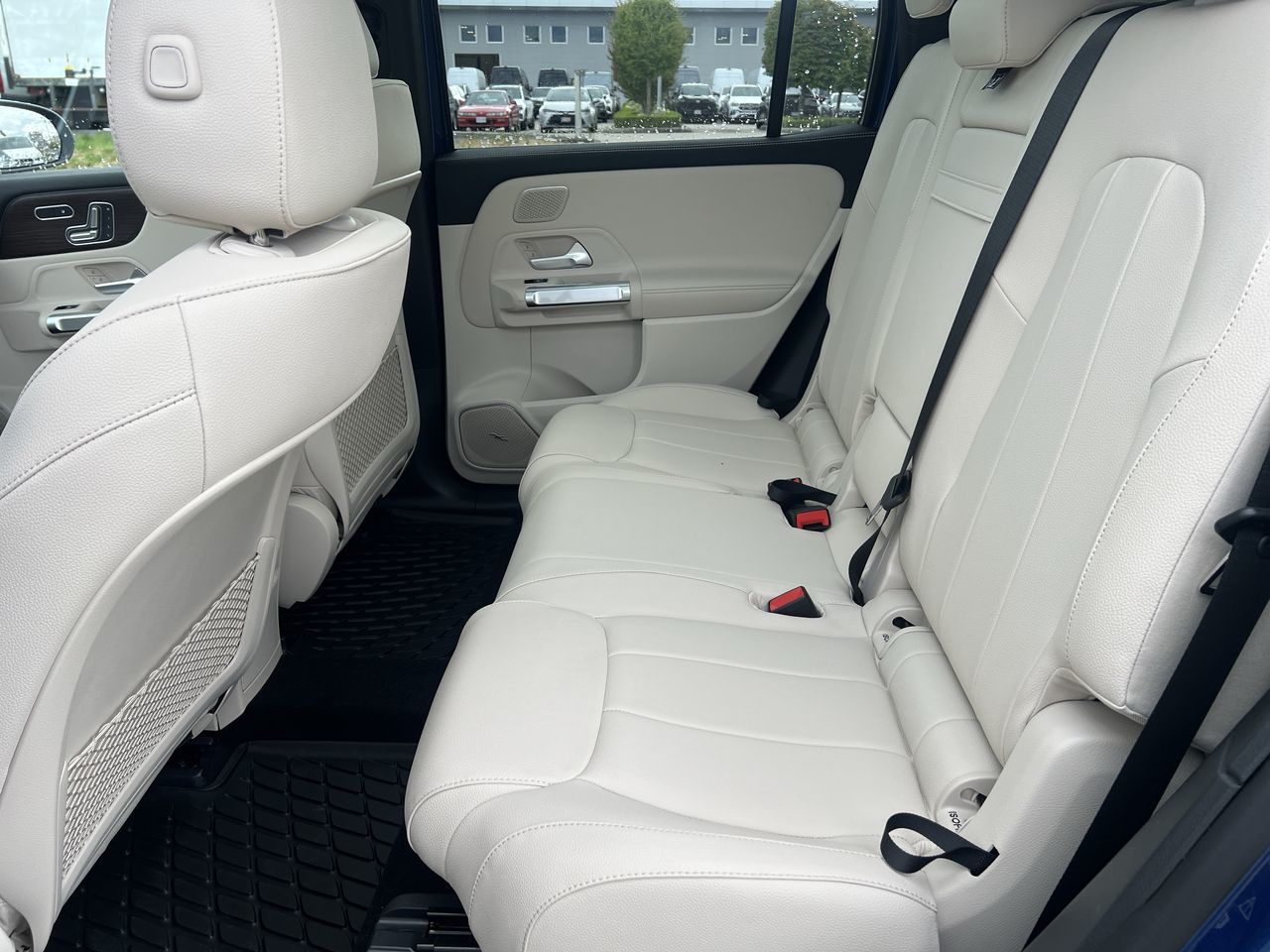 2025 Mercedes-Benz EQB300