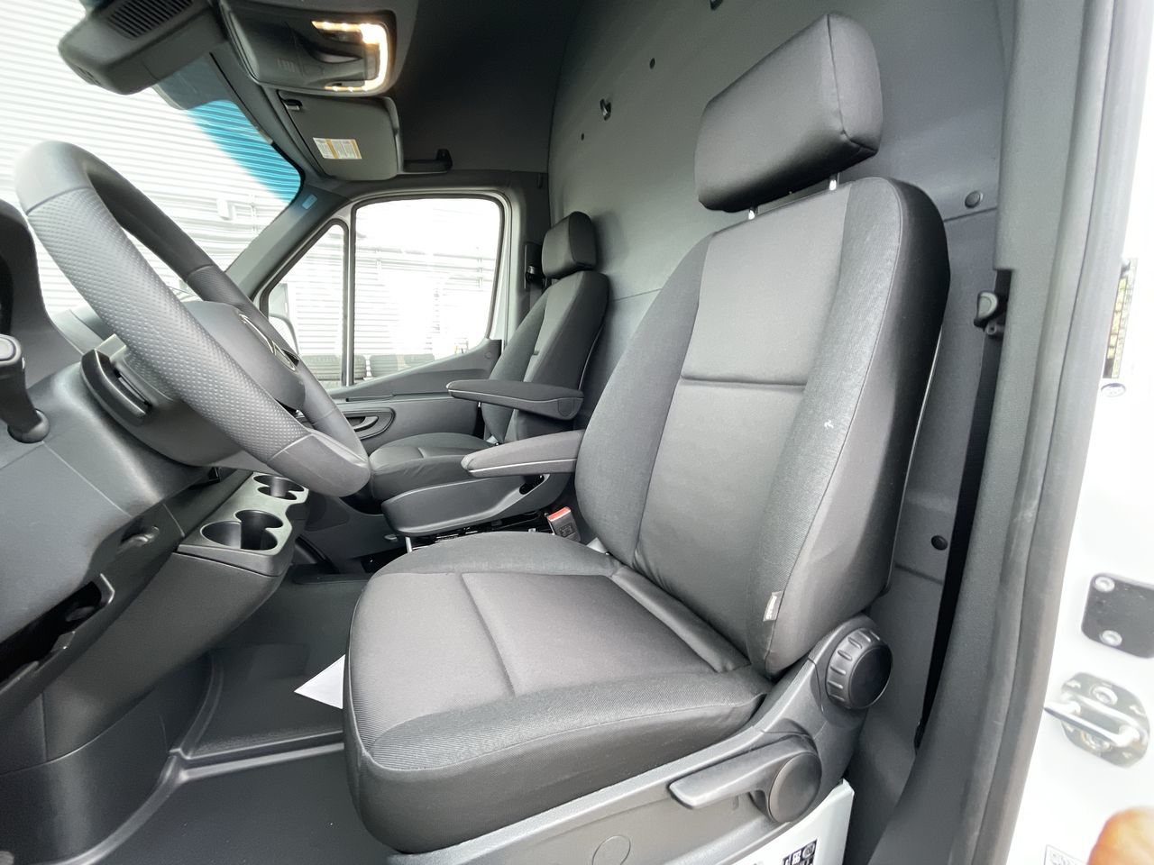 Mercedes-Benz ESprinter Cargo Van  2024 à Langley, Colombie-Britannique