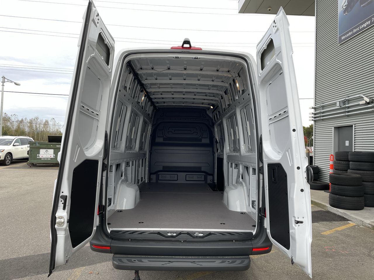 Mercedes-Benz ESprinter Cargo Van  2024 à Langley, Colombie-Britannique