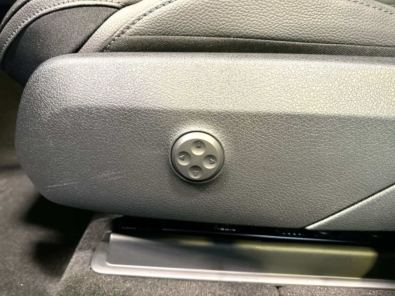 2025 Mercedes-Benz GLC Plug-in Hybrid in Langley, British Columbia
