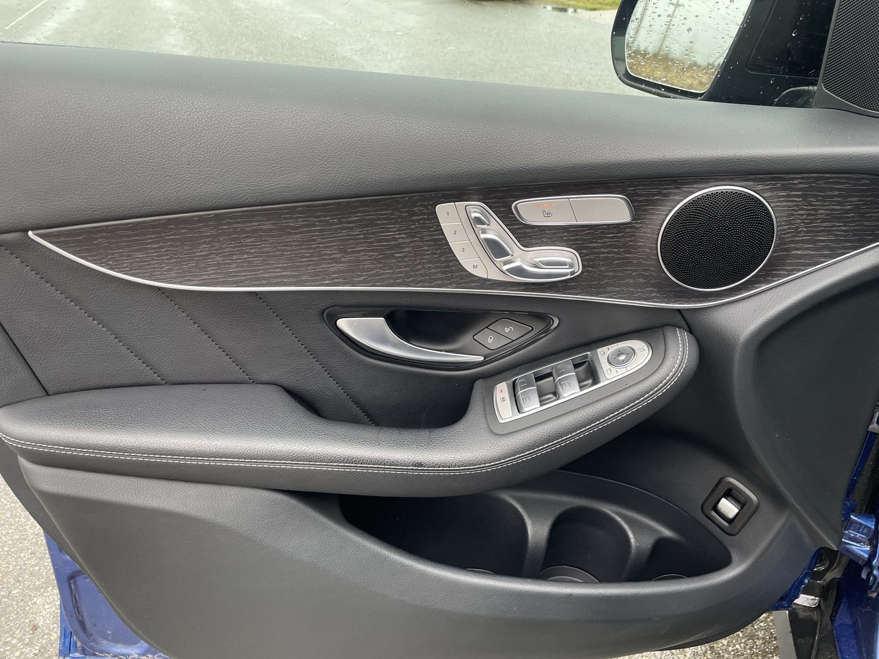 2022  GLC300
