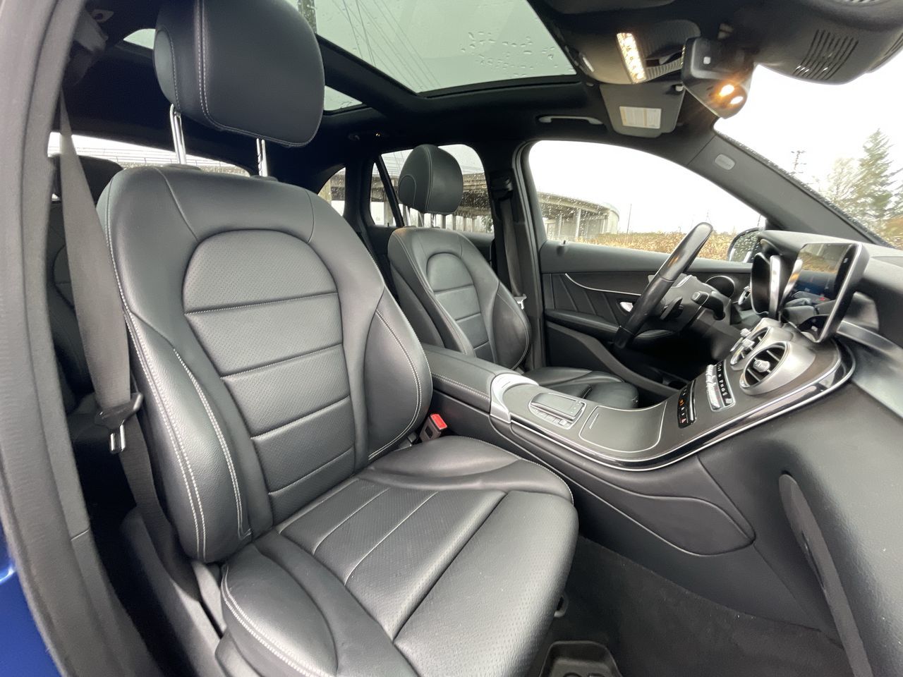 2022  GLC300