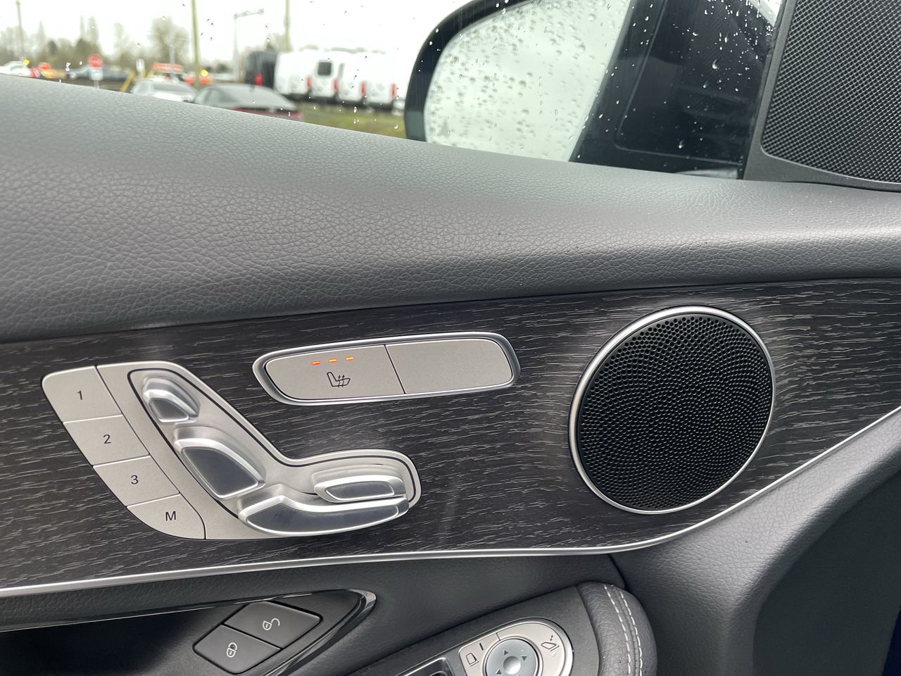2022  GLC300