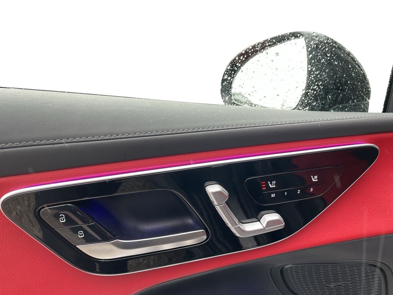 2025 Mercedes-Benz GLC300