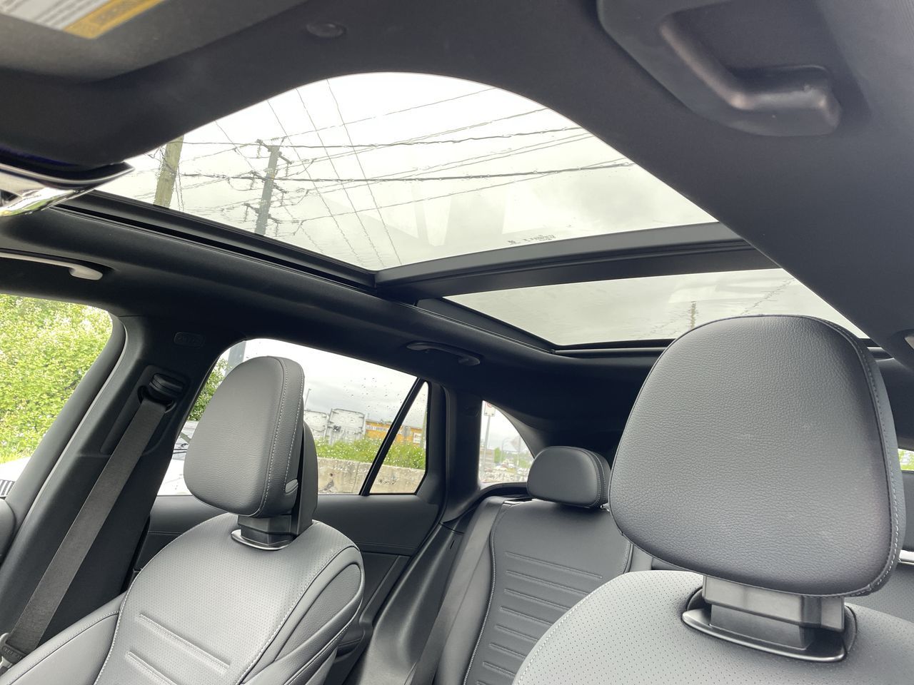 2025 Mercedes-Benz GLC300