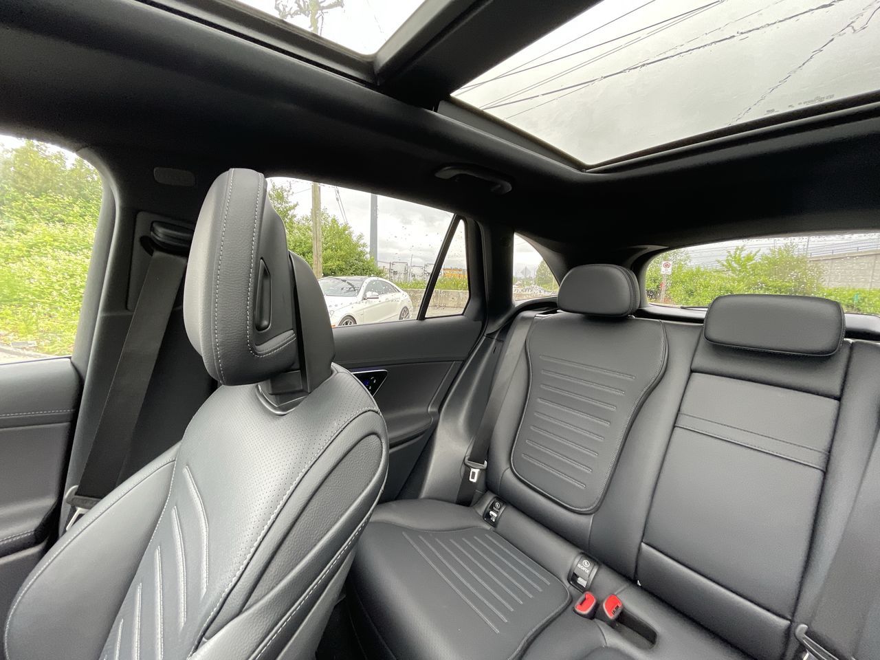 2025 Mercedes-Benz GLC300