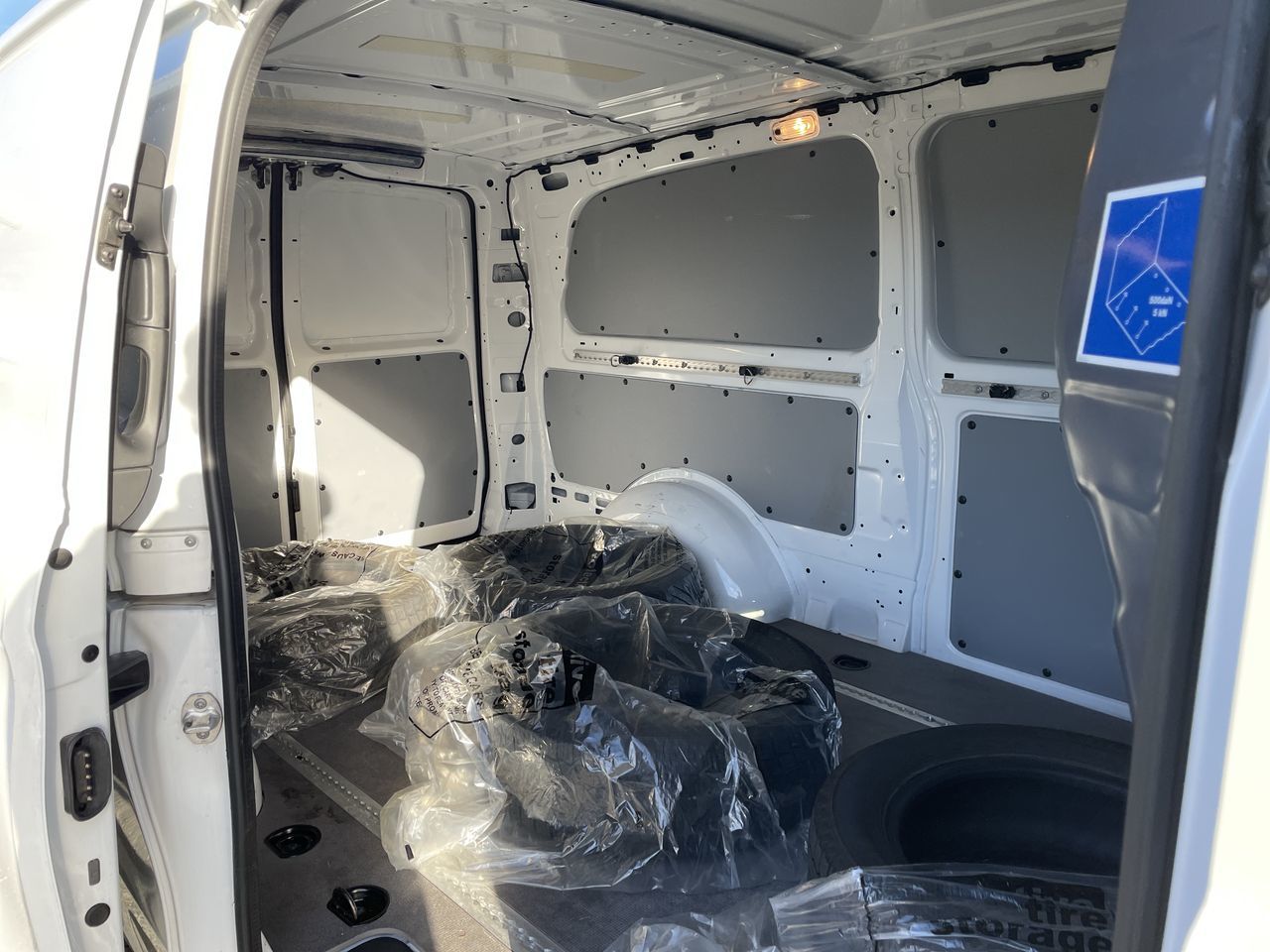 Mercedes-Benz Metris Cargo Van 135