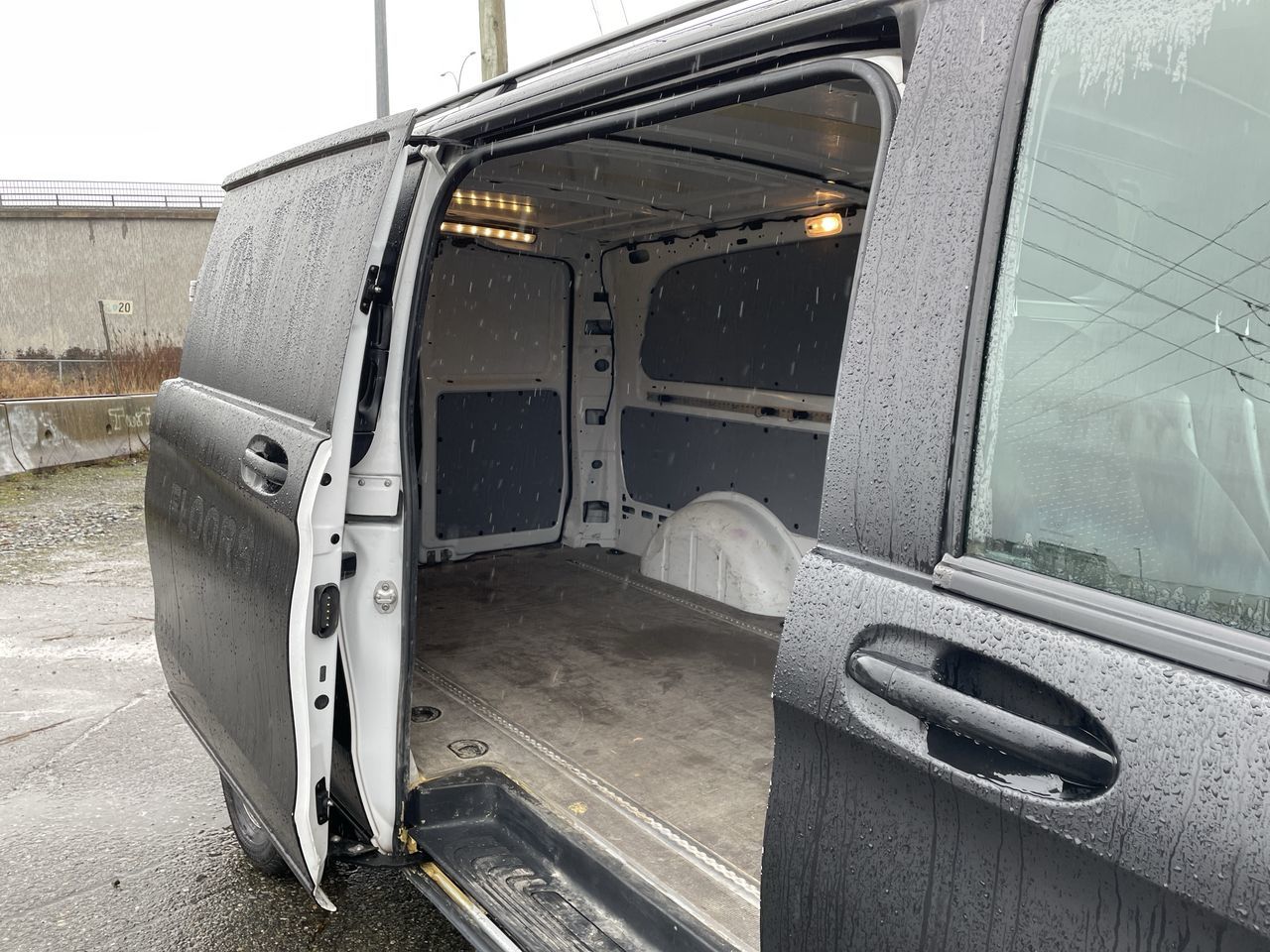 2021  Metris Cargo Van 135