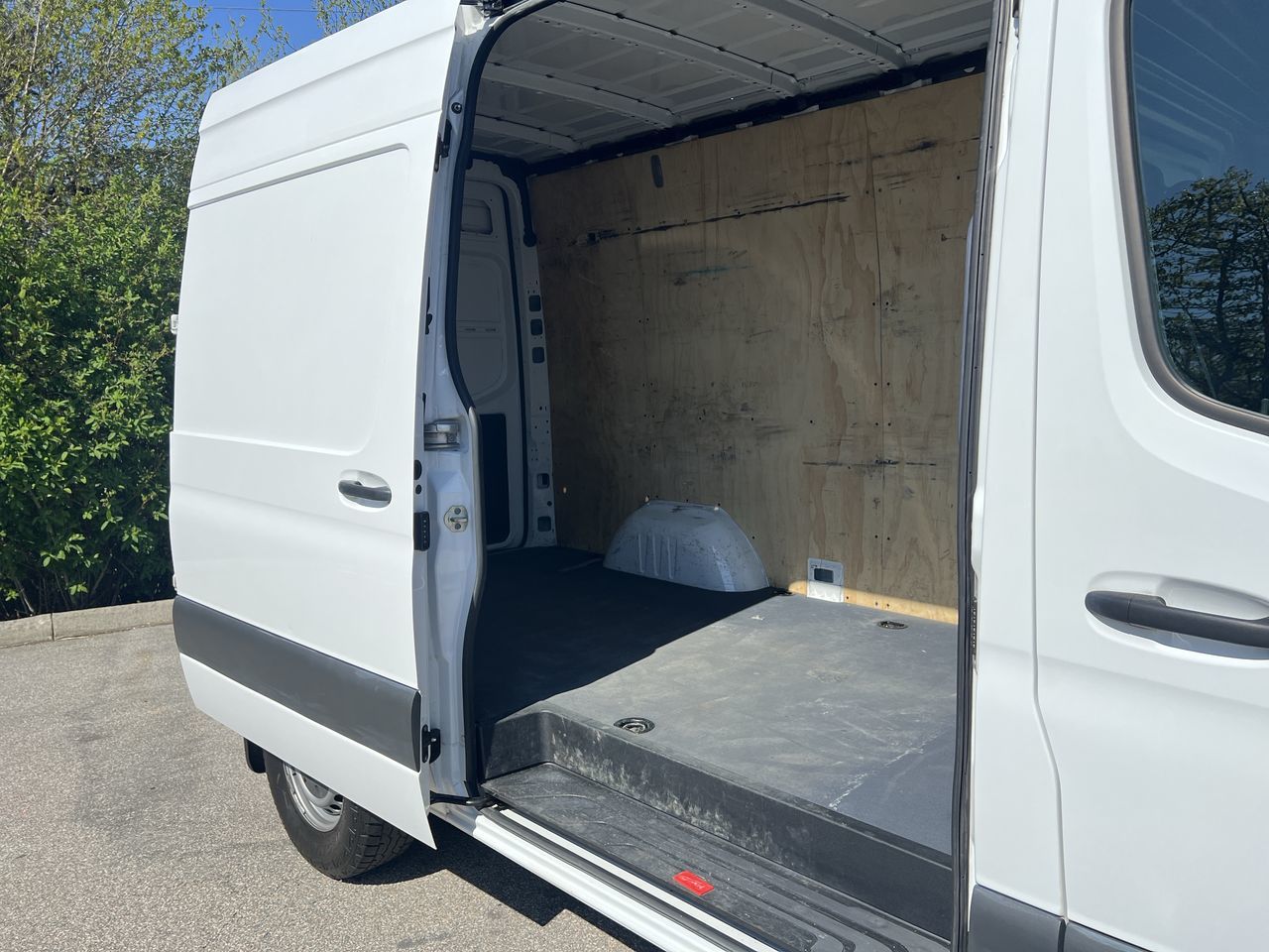 2020 Mercedes-Benz Sprinter V6 2500 Cargo 144 in Langley, British Columbia