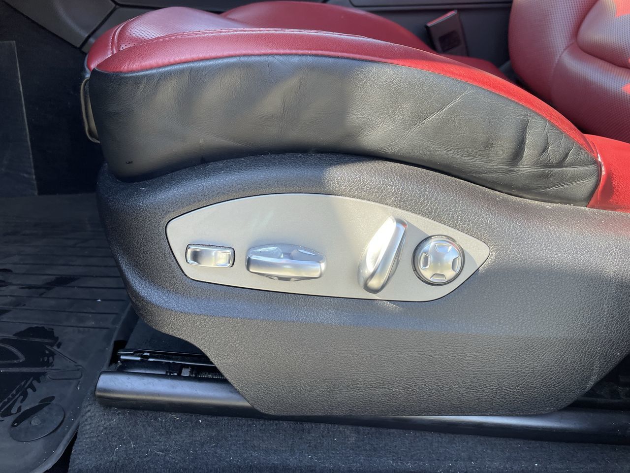 2024 Porsche Macan in Langley, British Columbia