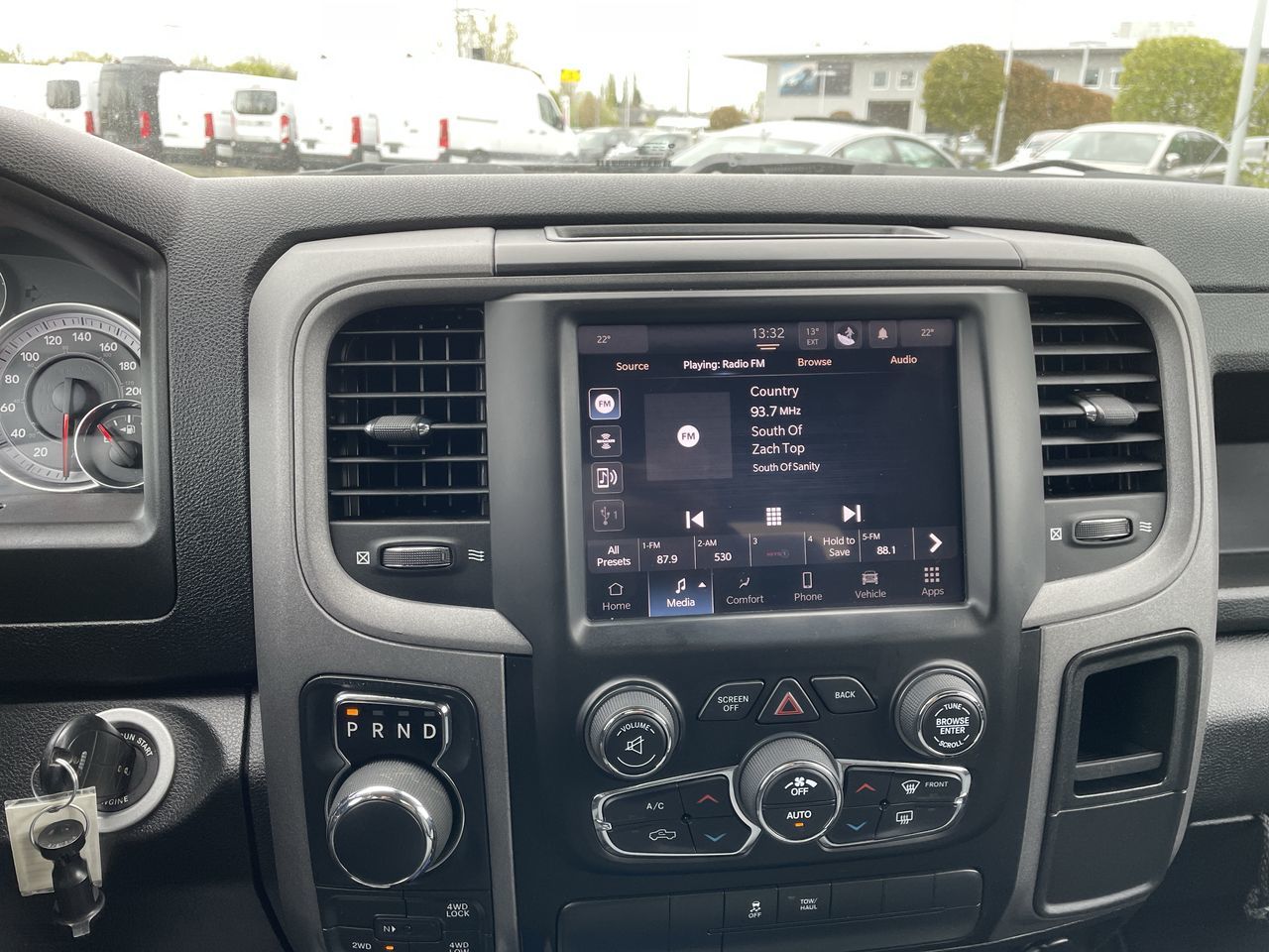 2022  RAM 1500 Classic Crew Cab 4x4 (DS)