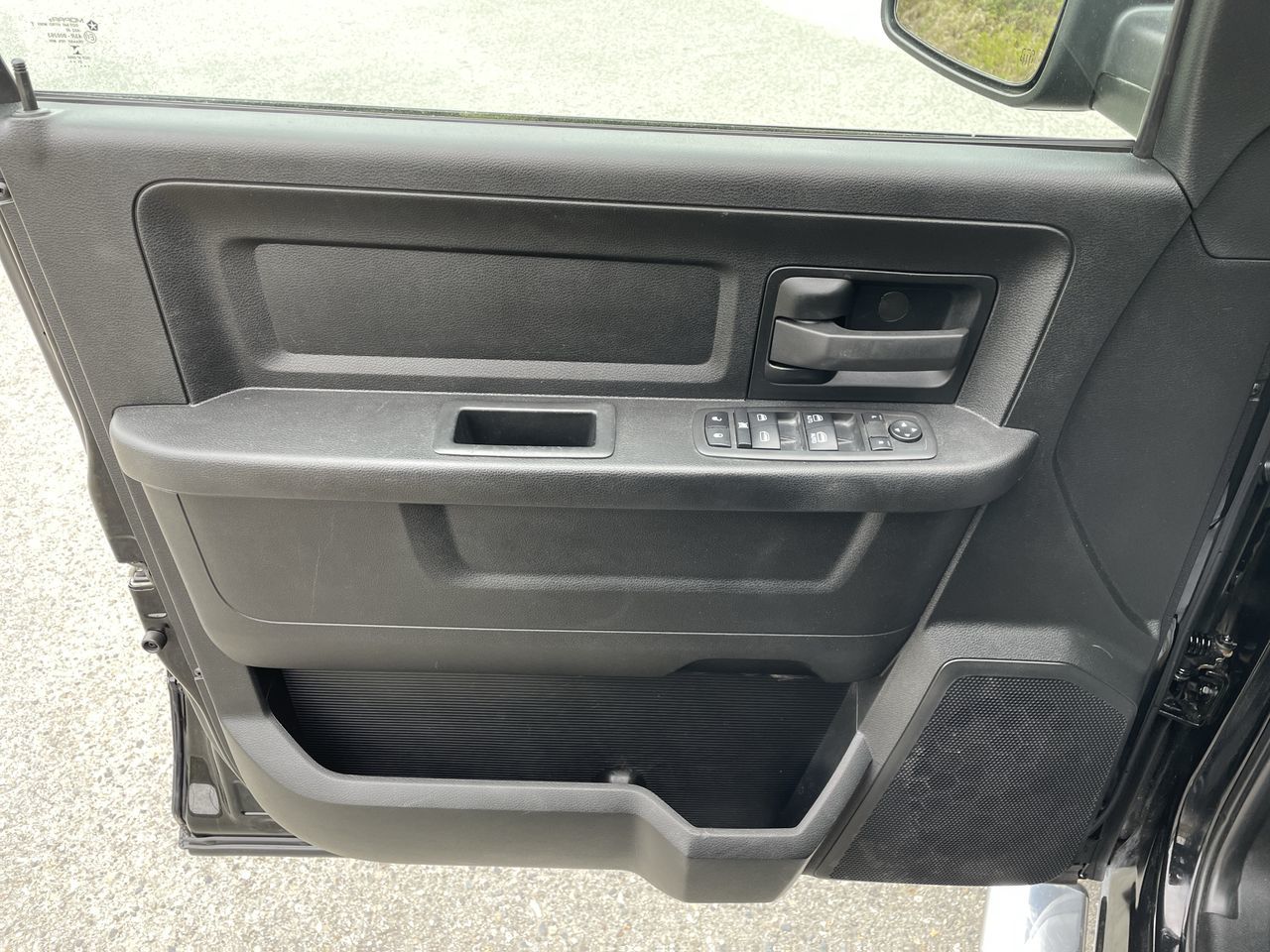 2022  RAM 1500 Classic Crew Cab 4x4 (DS)