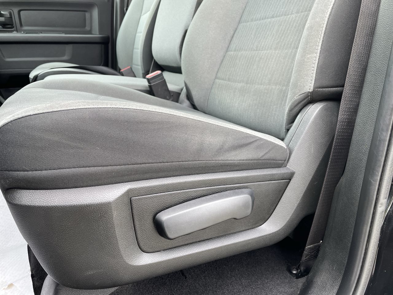 2022  RAM 1500 Classic Crew Cab 4x4 (DS)