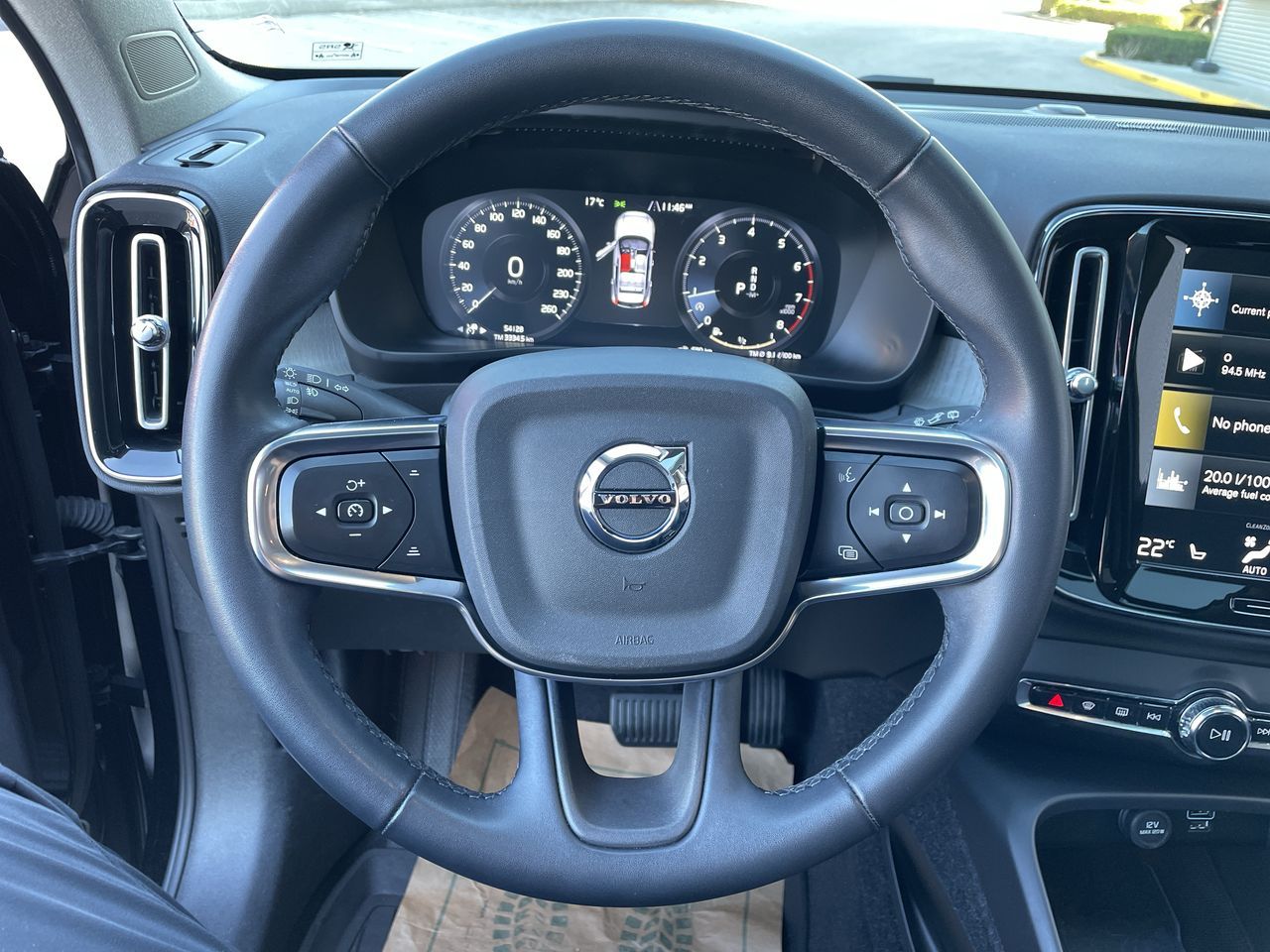 2022  XC40