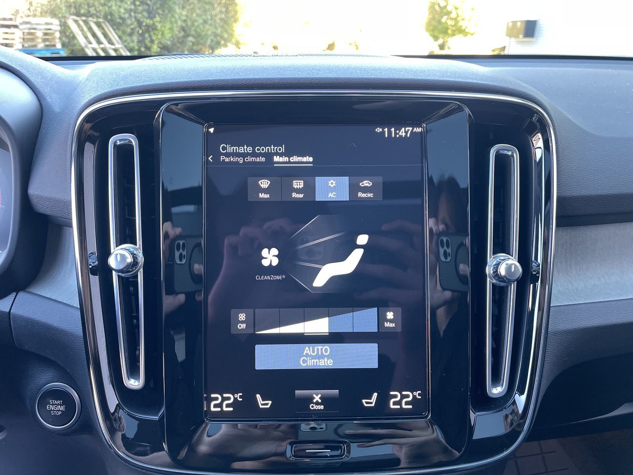 2022  XC40