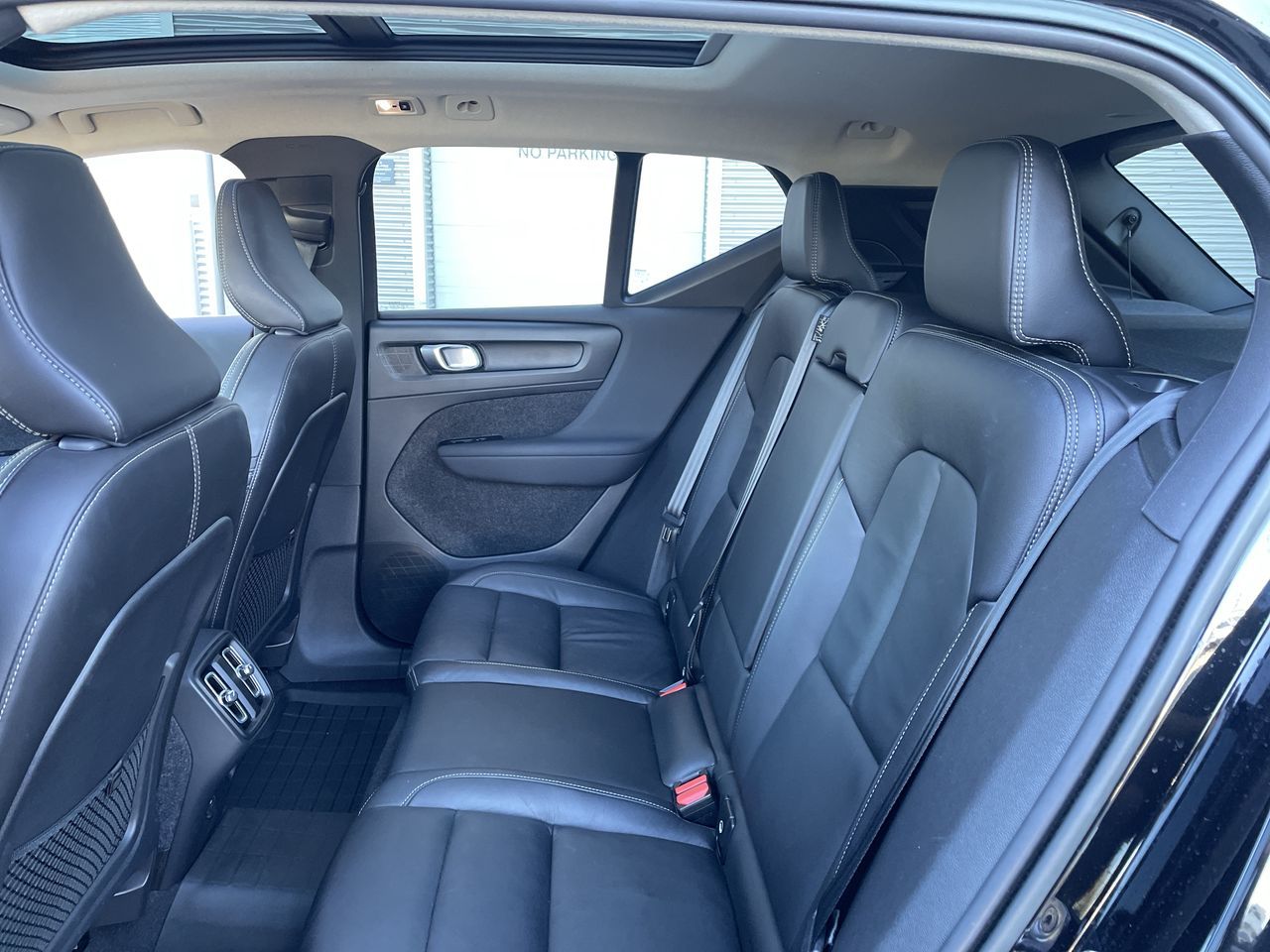 2022  XC40