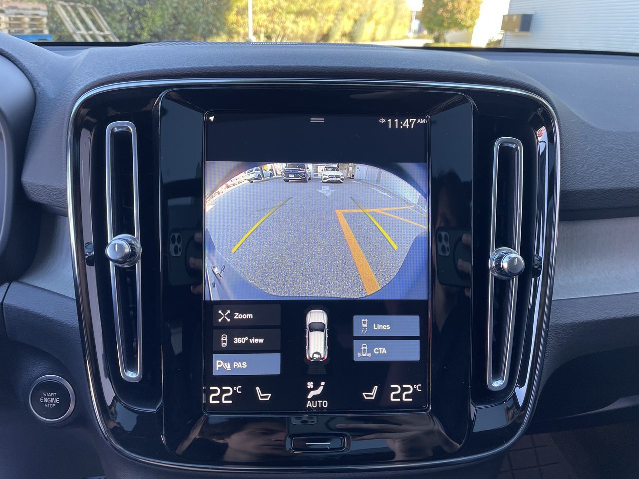 2022  XC40