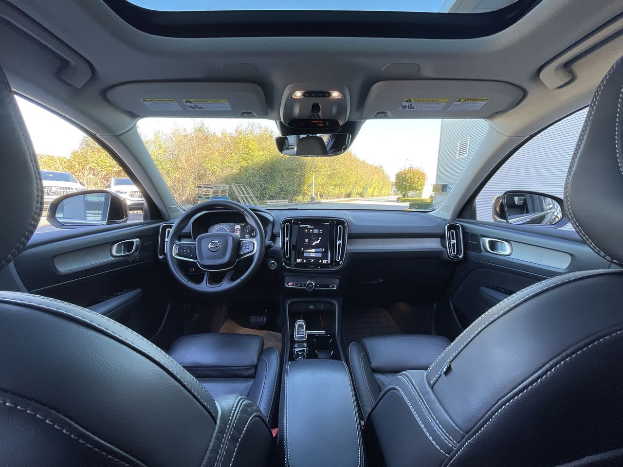 2022  XC40
