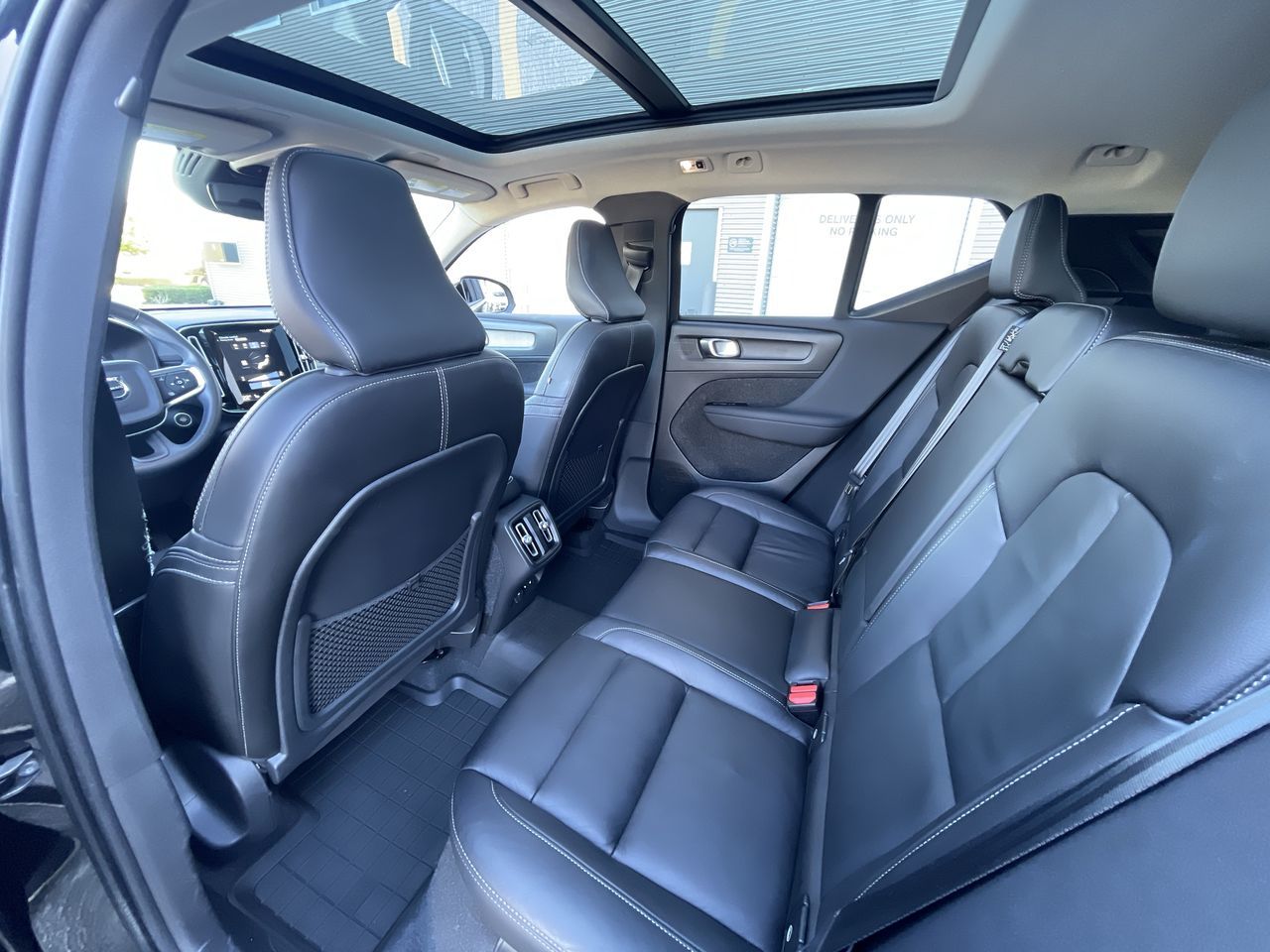 2022  XC40