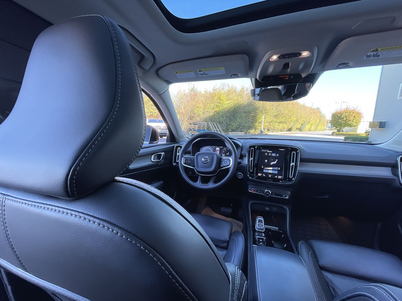 2022  XC40