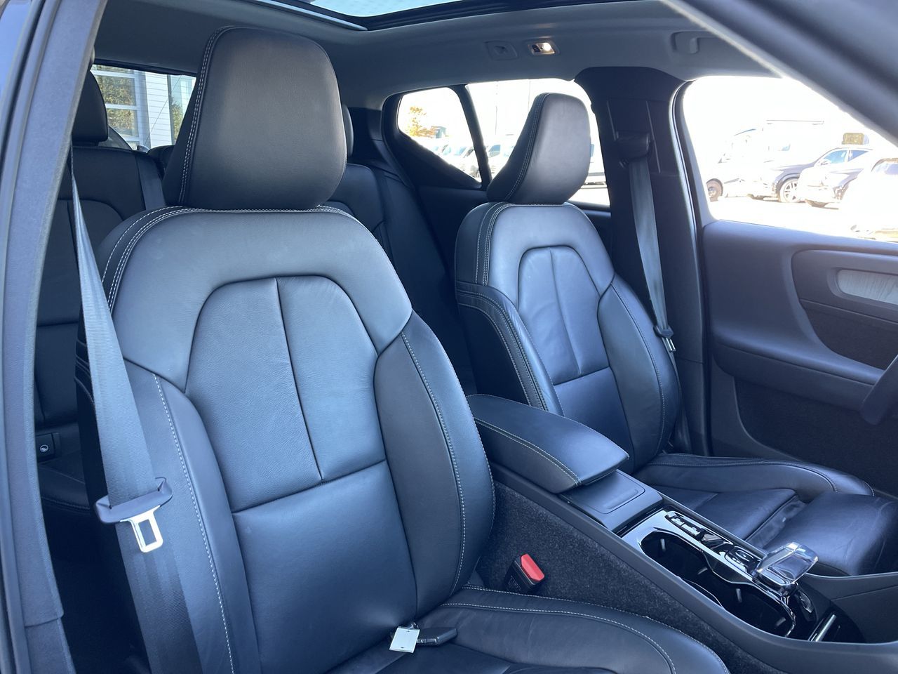 2022  XC40