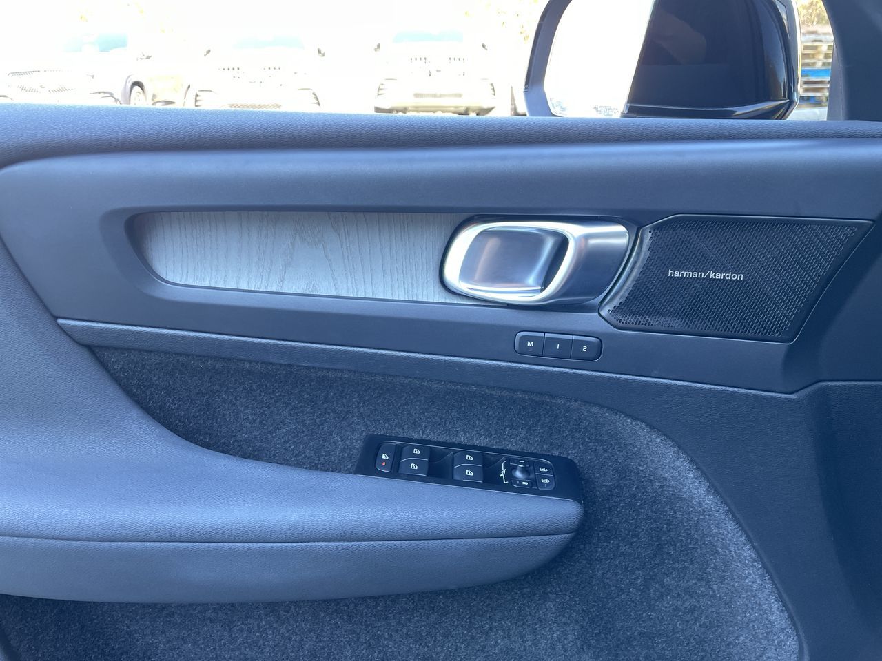 2022  XC40