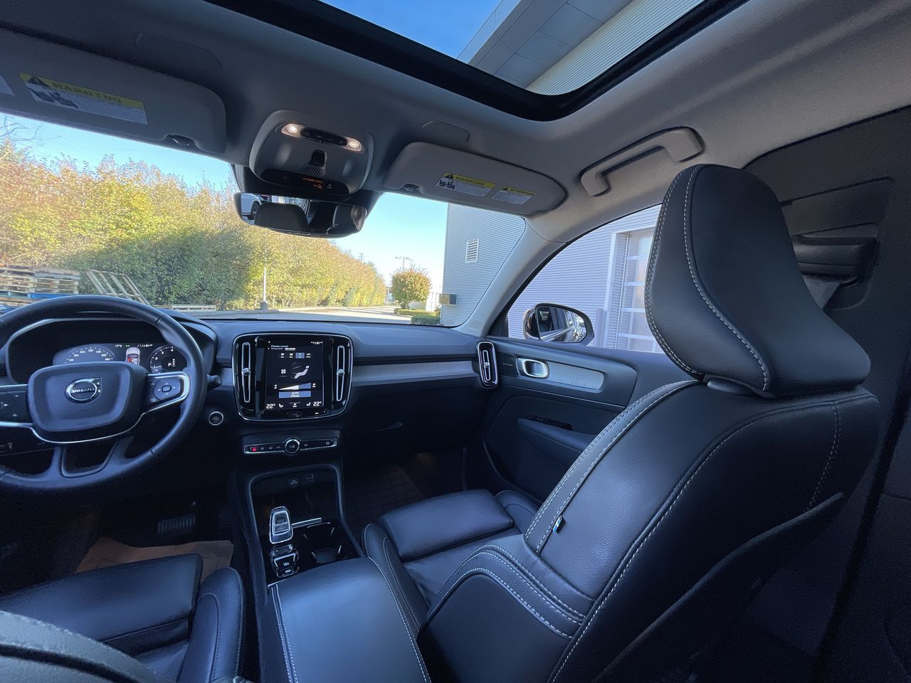2022  XC40