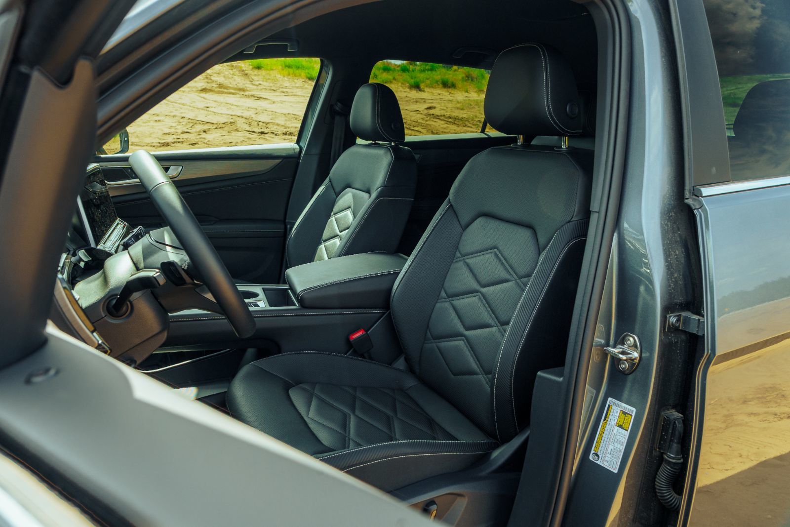 Volkswagen Atlas Cross Sport Comfortline R-Line Black Edition 2025 Cross Sport 2025 : Taillé pour la route, prêt pour l’aventure