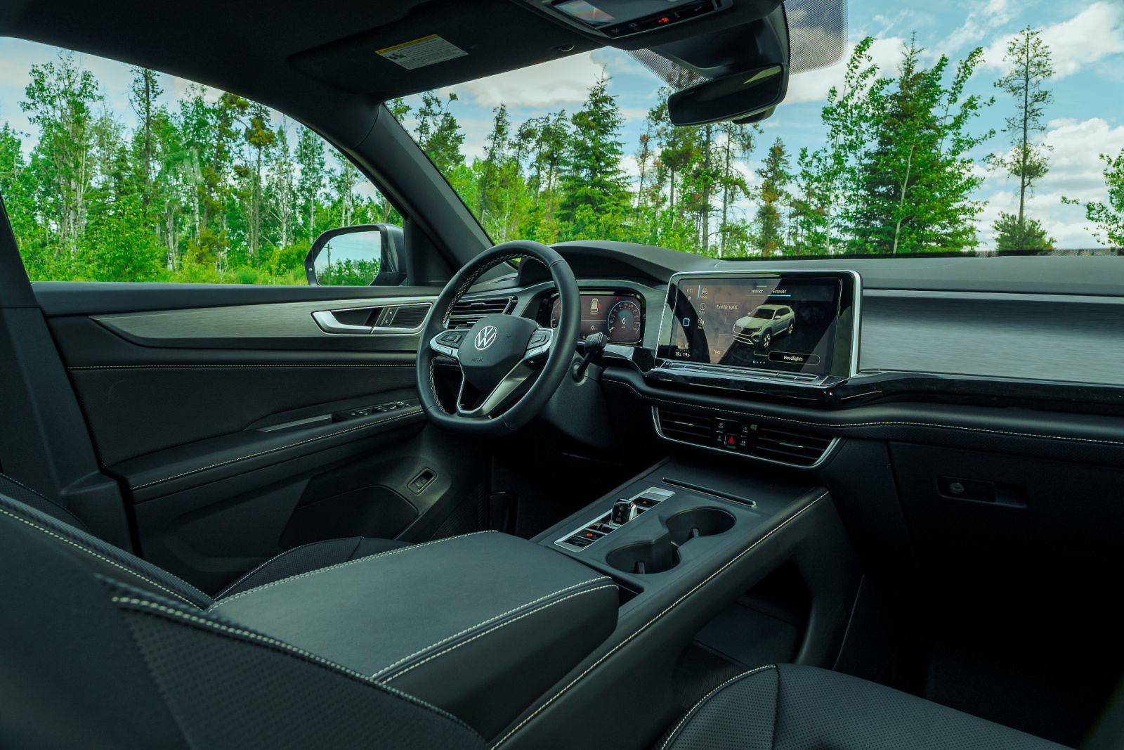 Volkswagen Atlas Cross Sport Comfortline R-Line Black Edition 2025 Cross Sport 2025 : Taillé pour la route, prêt pour l’aventure