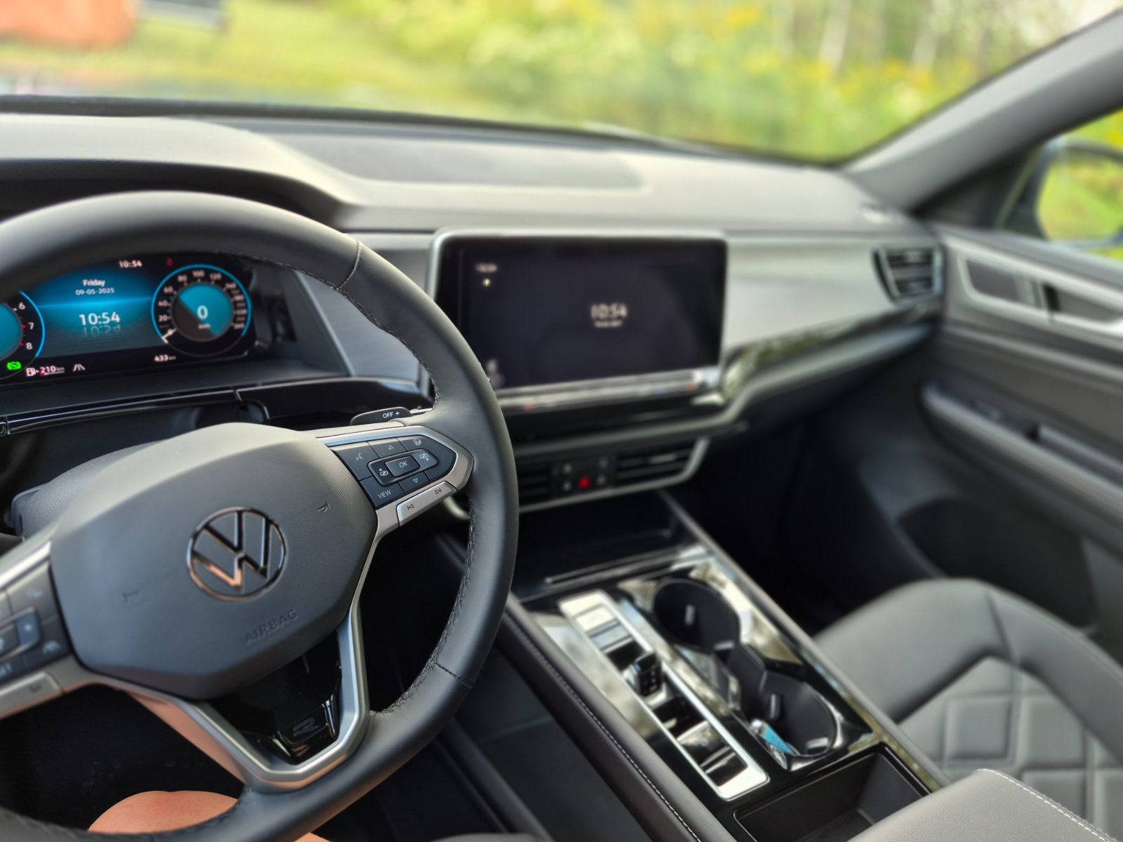 Volkswagen Atlas Cross Sport Comfortline R-Line Black Edition 2025 Cross Sport 2025 : Taillé pour la route, prêt pour l’aventure